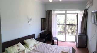 Гостиница Фламинго Партенит Двухместный номер с 1 кроватью или 2 отдельными кроватями и балконом-1