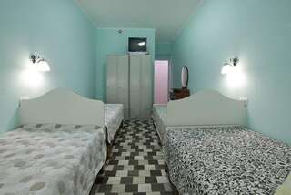 Гостиница Фламинго Партенит Спальное место на двухъярусной кровати в общем номере -5
